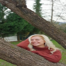 Sezen Varlı